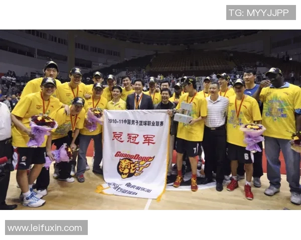 广州羽毛球队团队协作的成功之道与发展策略探讨